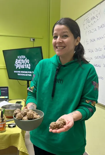 Charla y cocina presencial en escuelas para organización Acuerdo Basado en Plantas