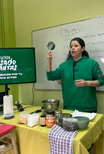 Charla y cocina presencial en escuelas para organización Acuerdo Basado en Plantas